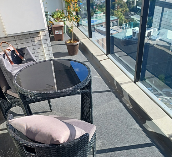 人工芝施工前のベランダ・庭の様子